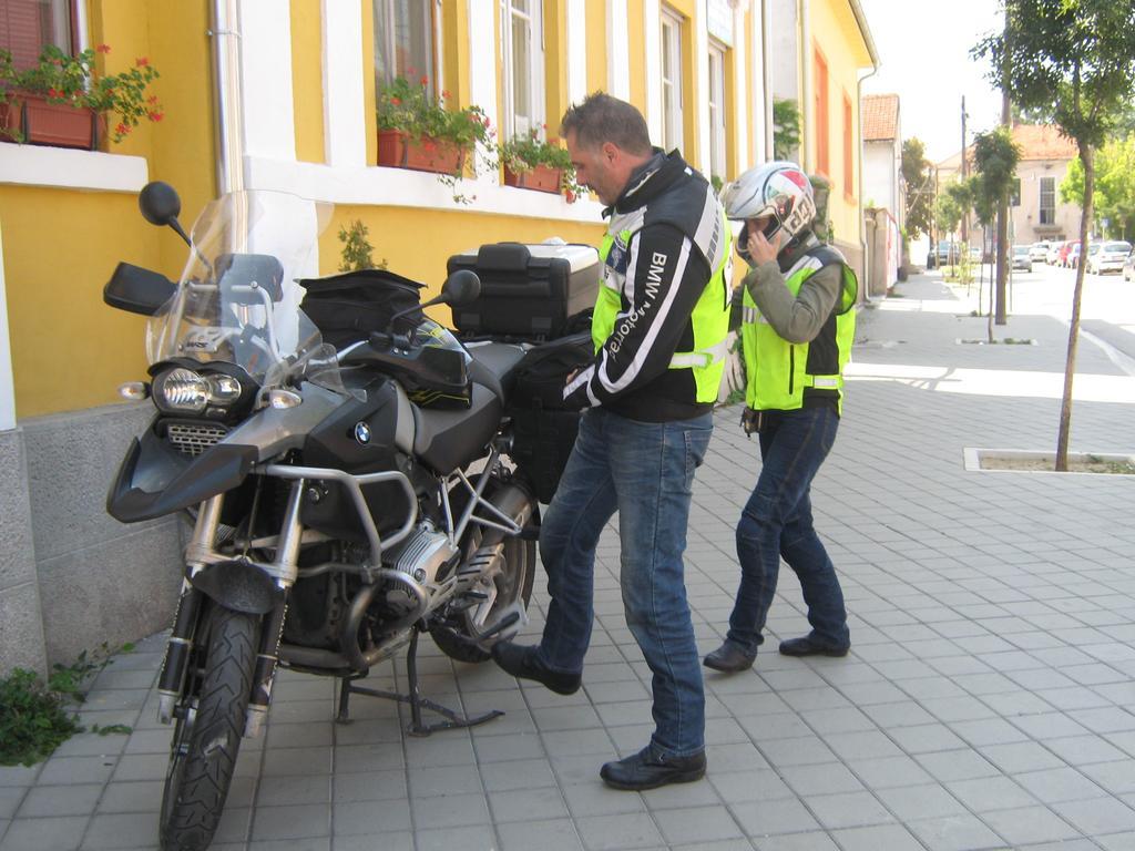 Hotel Base For Adventurers - Urban Guerrilla Negotin Exterior foto