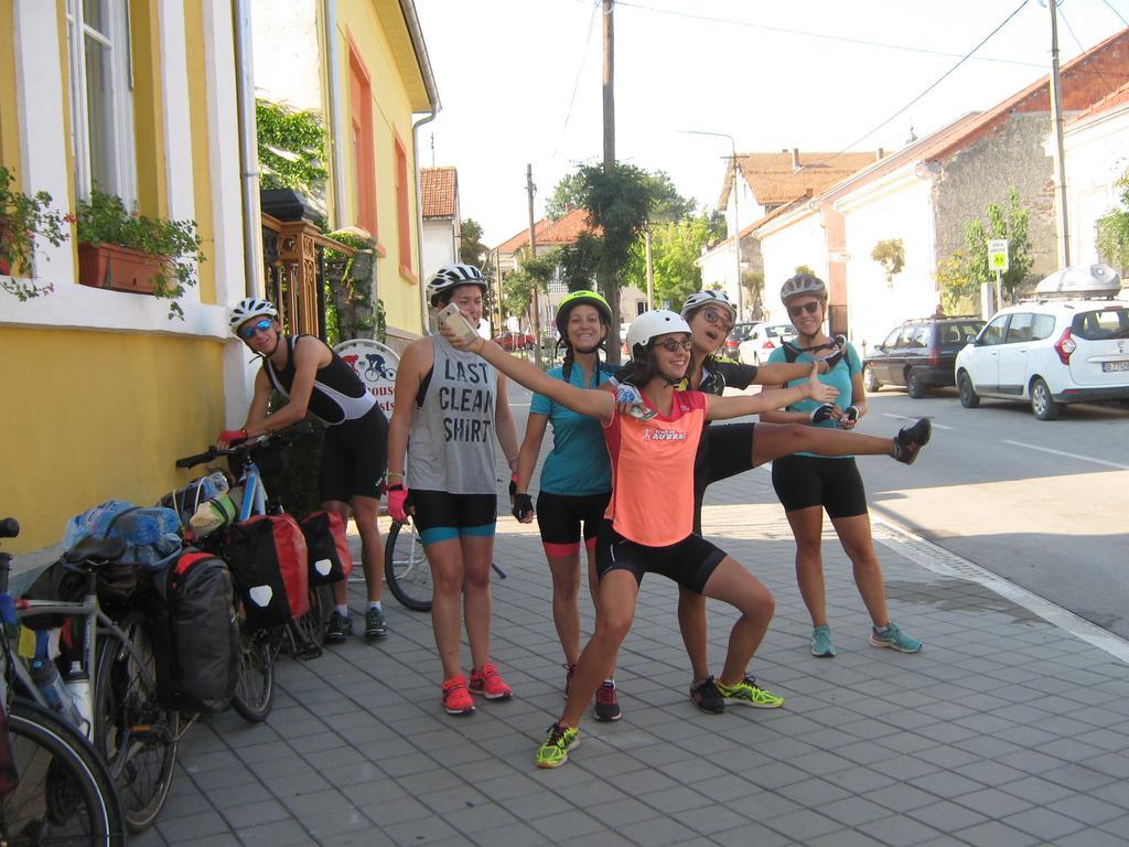 Hotel Base For Adventurers - Urban Guerrilla Negotin Exterior foto