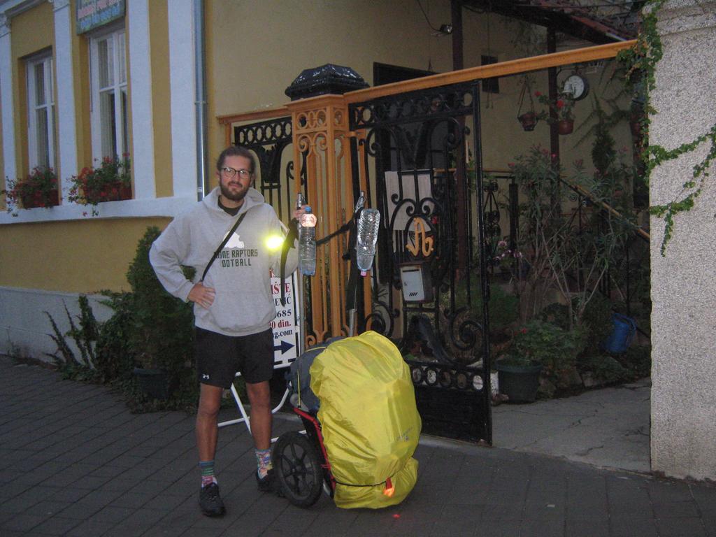 Hotel Base For Adventurers - Urban Guerrilla Negotin Exterior foto