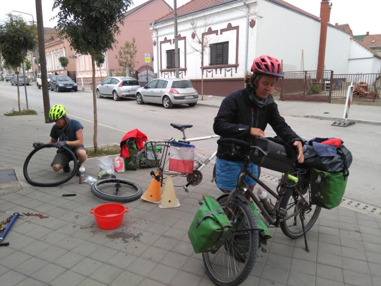 Hotel Base For Adventurers - Urban Guerrilla Negotin Exterior foto